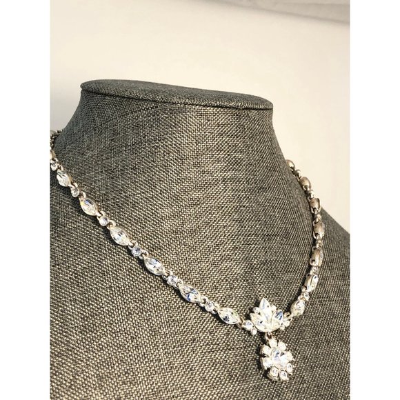 A Beautiful  Vintage Monet Rhinestone Necklace. - Picture 3 of 5